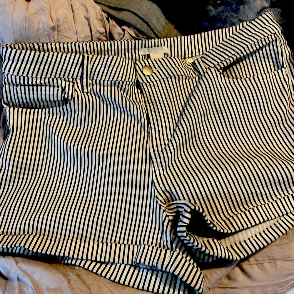 Black and white pinstriped shorts. S 10